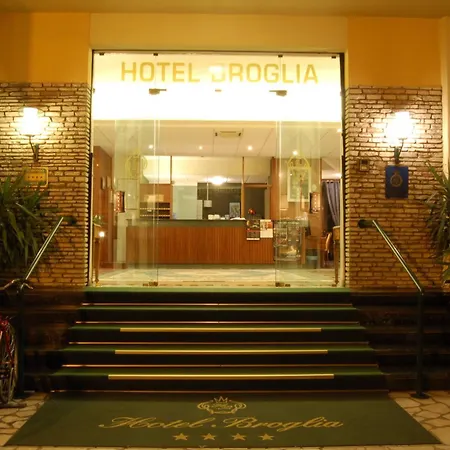 Готель Broglia 4*