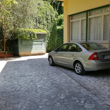 Broglia Готель Сірміоне