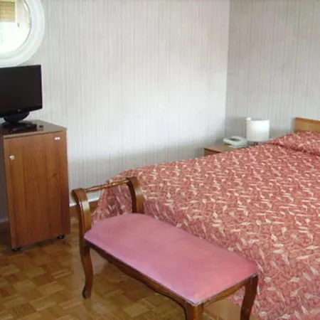 Broglia Готель
